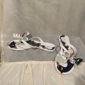 Dizzy Bow Peacock Gel Sandals White Women’s Size 9
